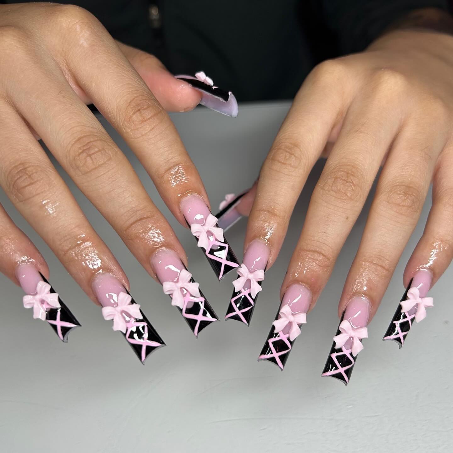 Gothic - Chic Pink & Black Nail Art: Unleash Your Edgy Elegance