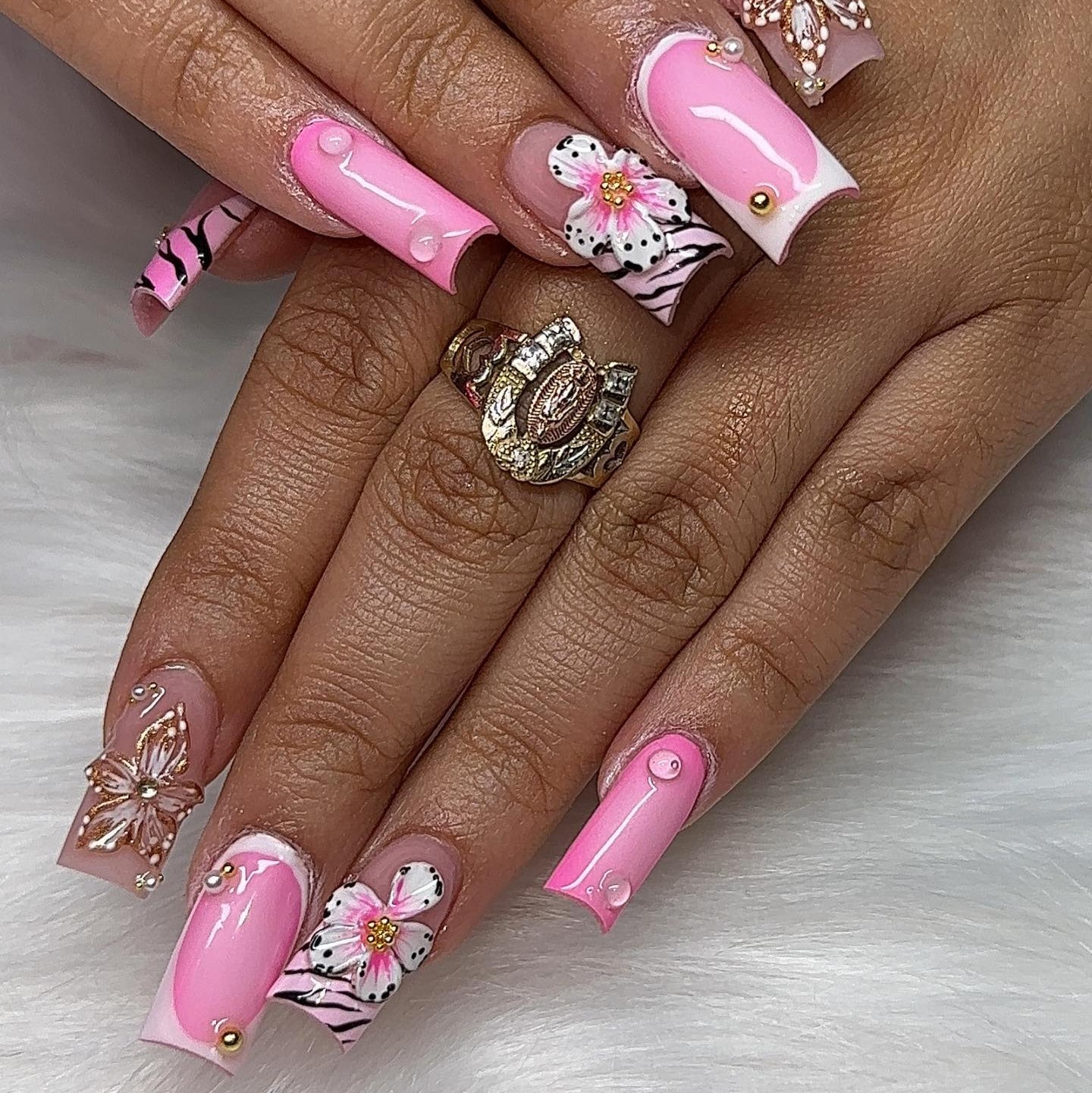 Charming Pink Nail Art: A Blend of Playful and Pretty