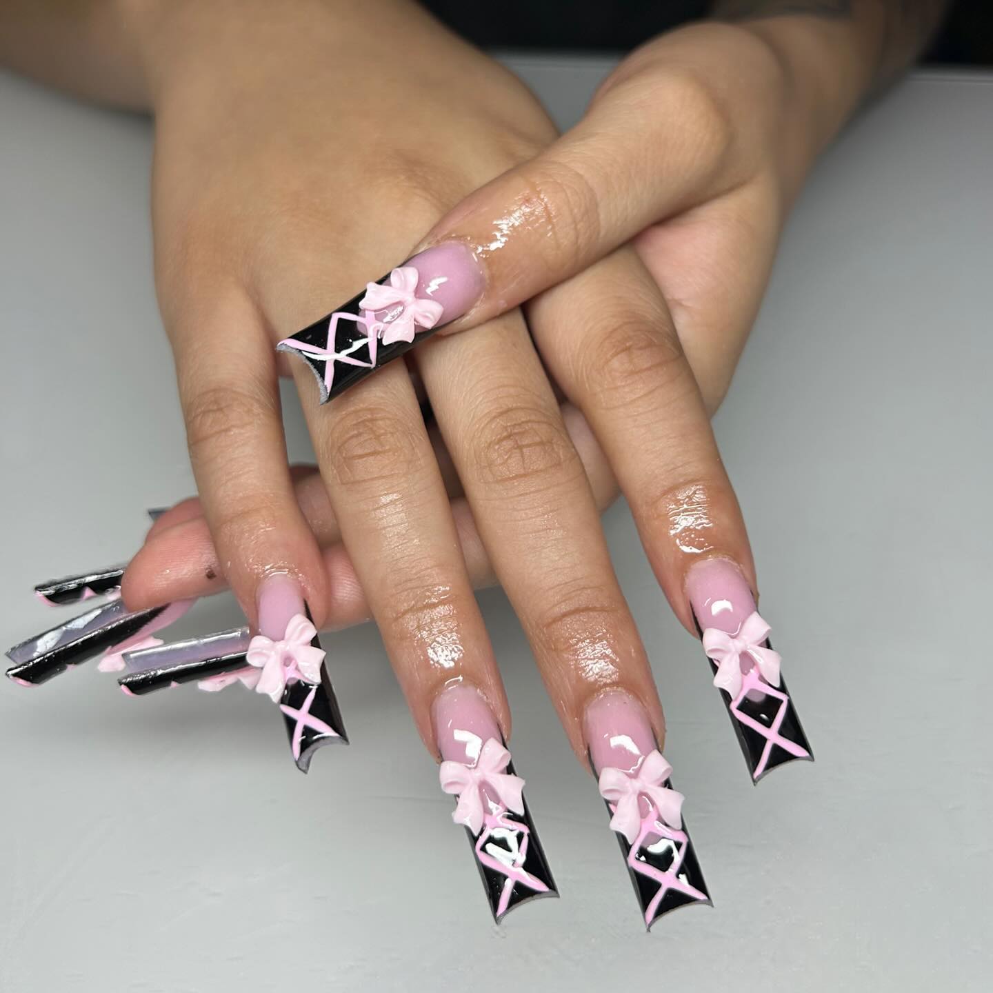 Gothic - Chic Pink & Black Nail Art: Unleash Your Edgy Elegance